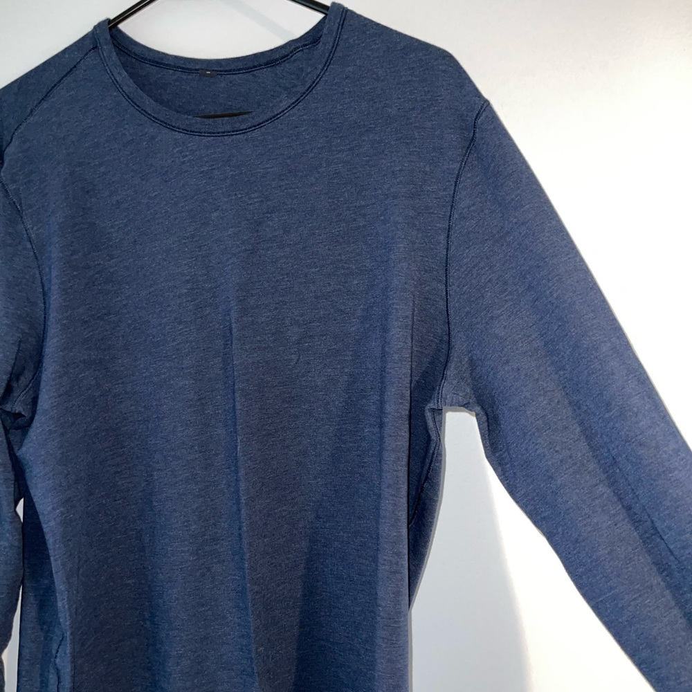 Lululemon mens long sleeve t shirt. Size L. Navy